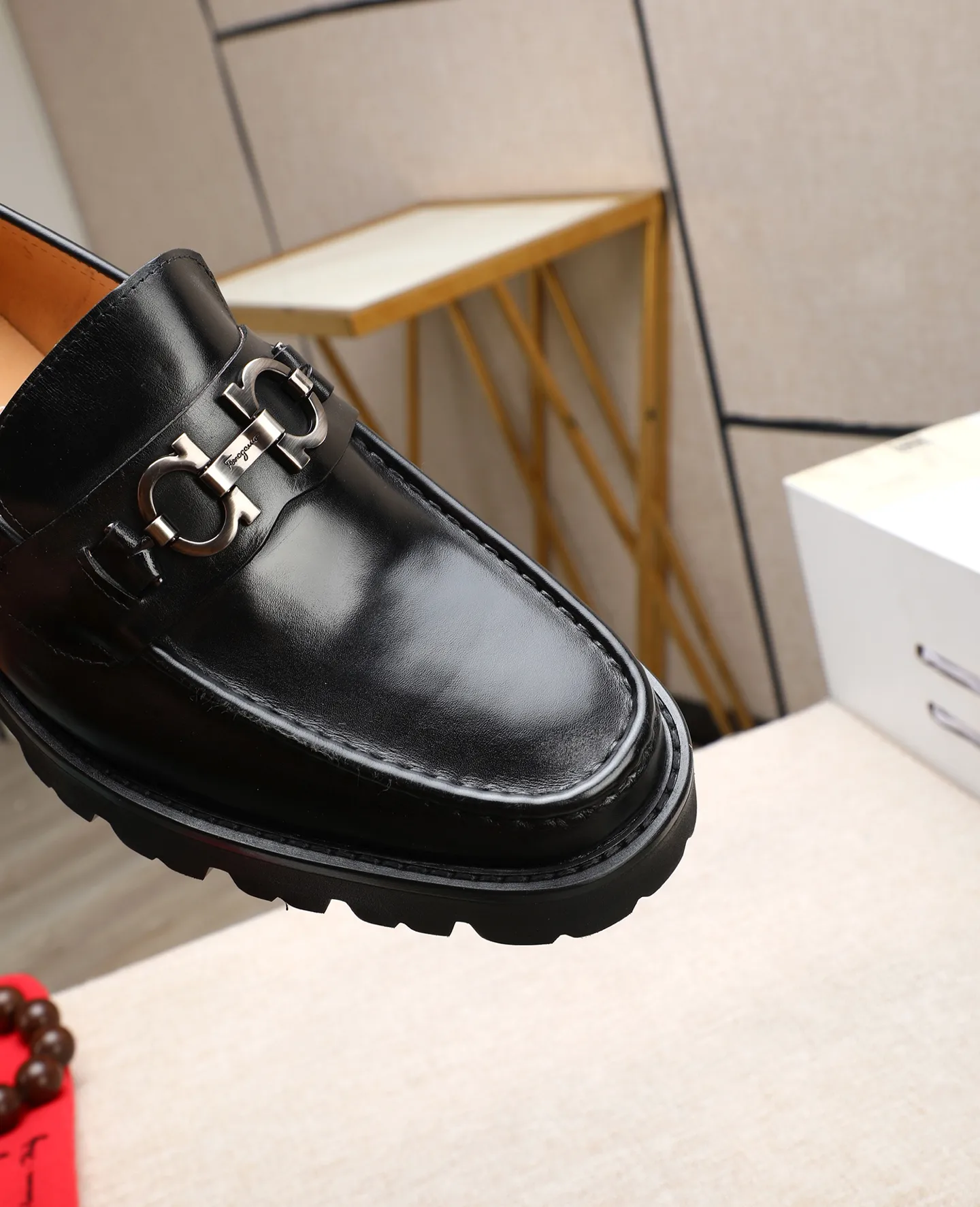 Men's shoes 💰500 📛📛(water-dyed cow lining) Salvatore Ferragamo high-end (Salvatore Ferragamo) is the top international luxury footwear brand. It comes from the fashion kingdom of Italy. It is famous all over the world for its traditional handmade design and novel styles...🚶🏻🚶🏻New suit shoes are available simultaneously at the counter. This model is purely handmade. The fabric is imported Italian calfskin➕soft water-dyed cowhide lining. Original authentic outsole🌀🌀Size: 38➖44.